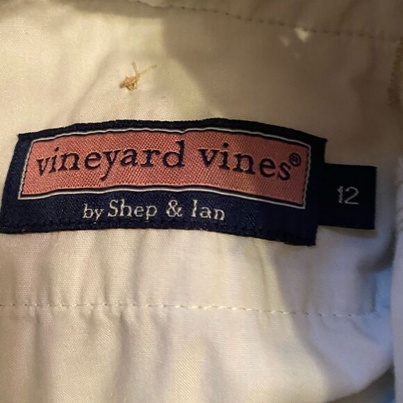VINEYARD VINES SIZE 12 KHAKI SHORTS - Picture 2 of 8